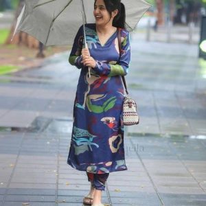 Gosriki Women Cotton Blend Kurta Pant Set