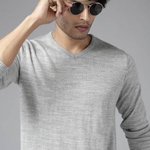 Roadster Men Solid V Neck Grey Sweater
