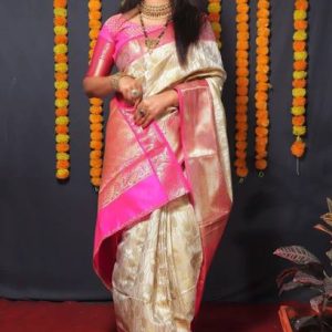 Divastri Embellished, Woven Kanjivaram Silk Blend Saree